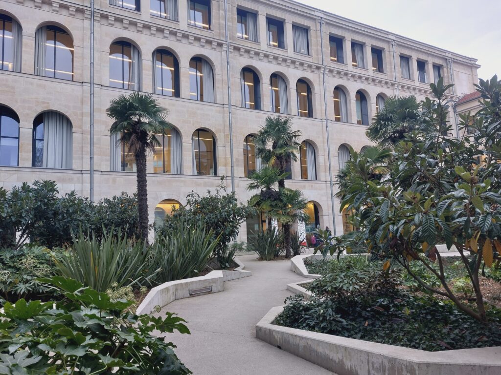 Vue de la médiathèque Françoise-Sagan